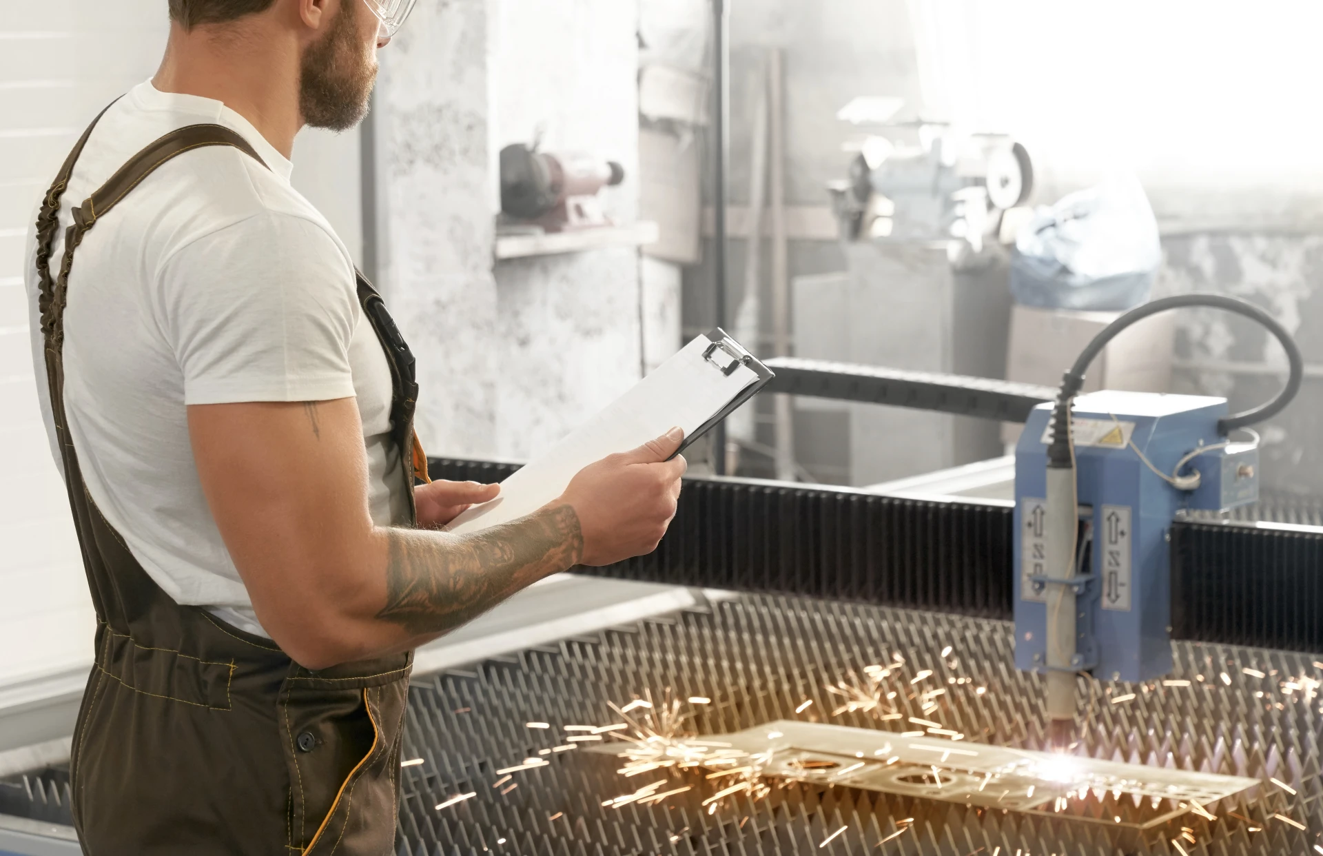 Sistema de grabado láser industrial TRUMPF TruMark en funcionamiento
